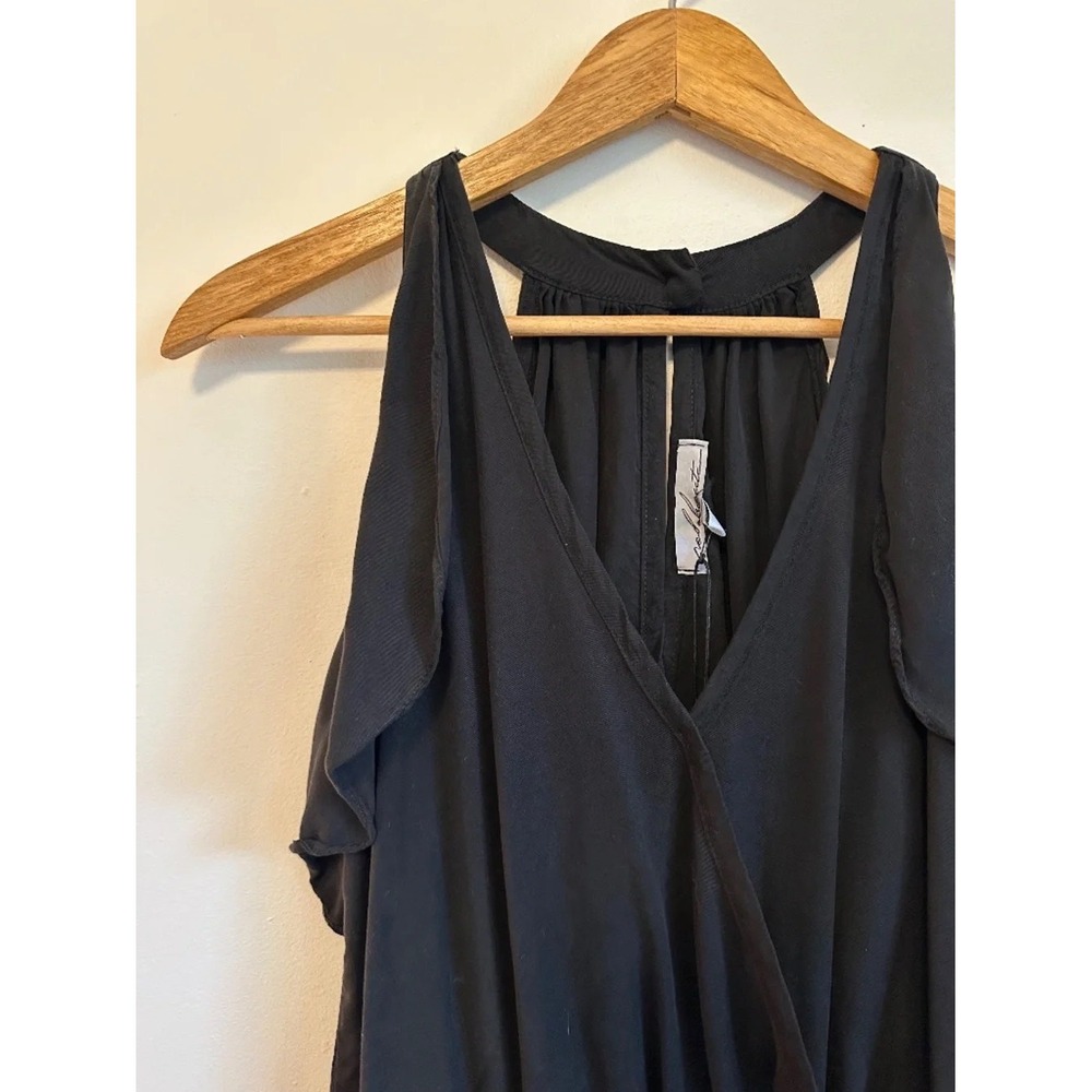 NWT Red Haute Cold Shoulder Smocked Peplum V-Neck Top‎ in Black | Size Small - Picture 3 of 7